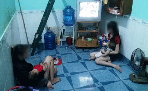 Doi nu cong nhan trong vong xoay tinh, tien hinh anh