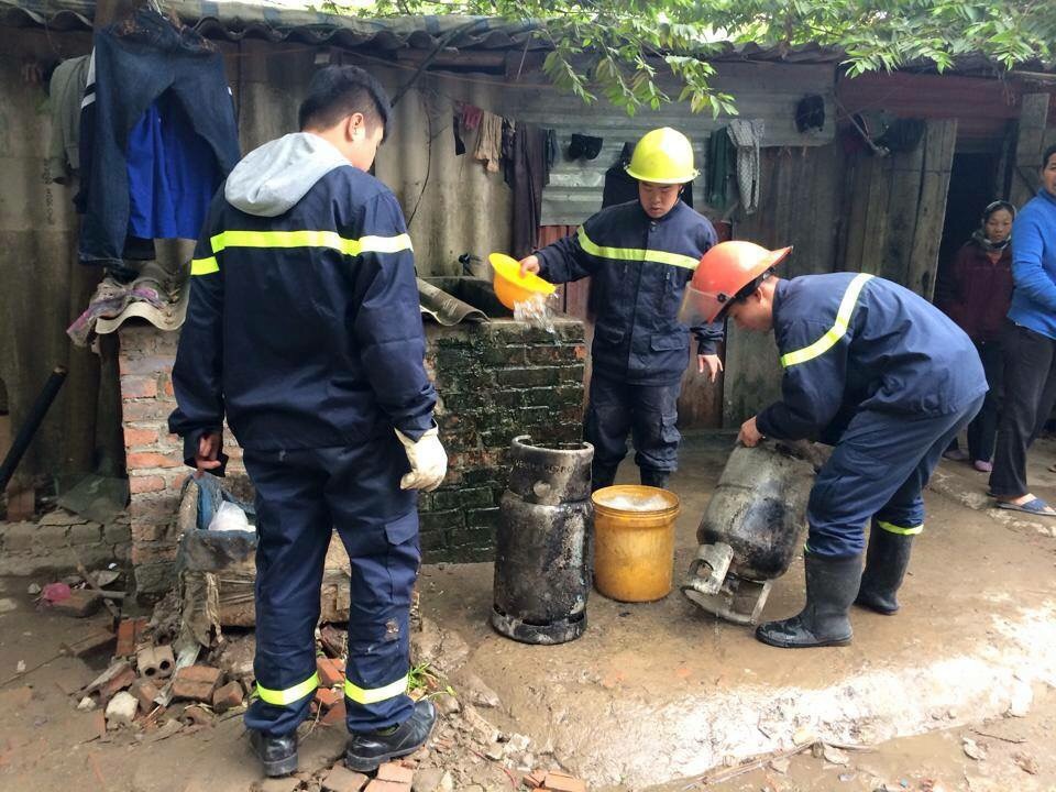 Nguoi dan ong la het sau vu no o diem sang chiet gas lau hinh anh