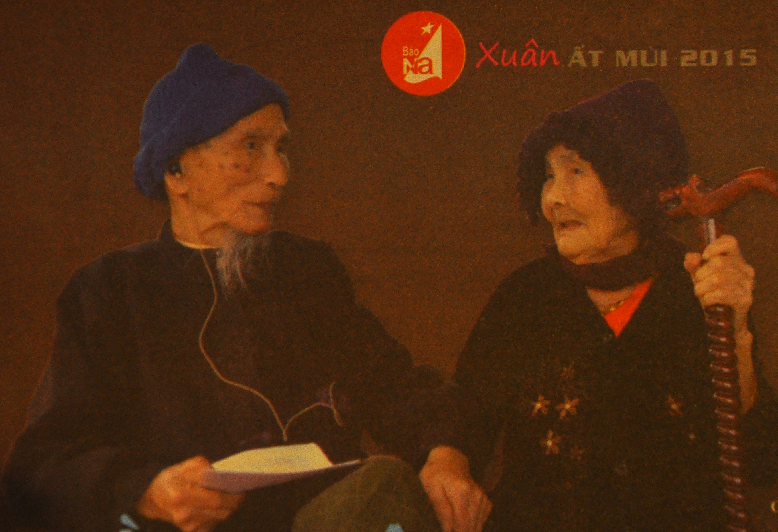 Cap uyen uong gan 90 nam an chung Tet hinh anh