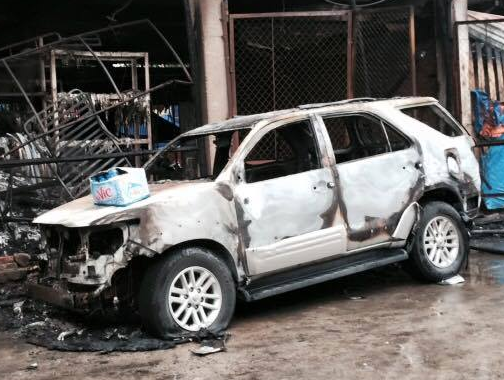 Toyota Fortuner chay rui luc sang som hinh anh