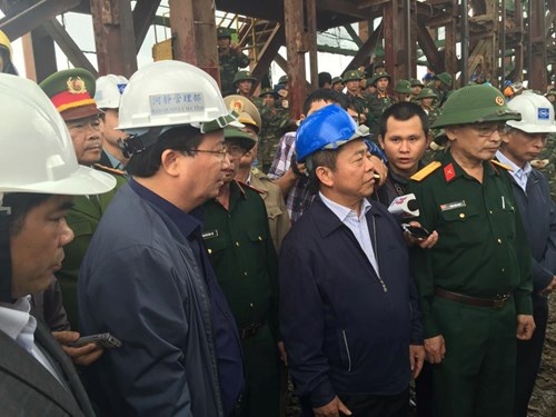 Bo truong Xay dung yeu cau tich cuc cuu nan nhan sap giao hinh anh