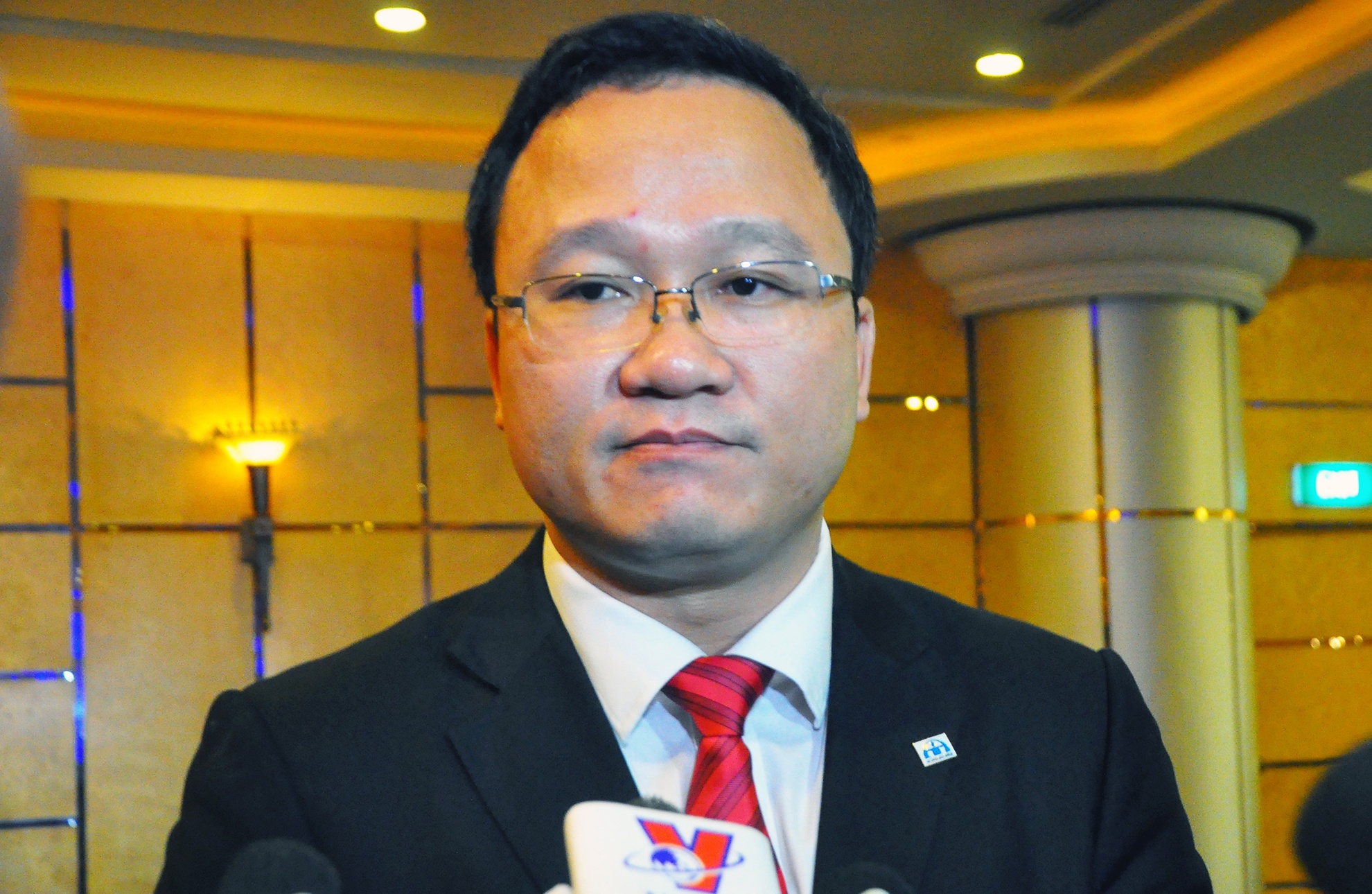 TS Khuất Việt Hùng cho biết có thể tăng mức phạt hành chính thay vì hình sự hóa người vi phạm nồng độ cồn. Ảnh: Hoàn Nguyễn.