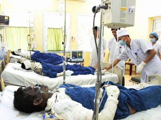 Khoi to vu an 6 nguoi bong nang nhap vien hinh anh