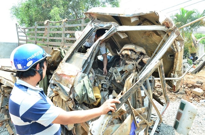 Lam ro nguyen nhan vu 2 xe tai doi dau, 6 nguoi chet hinh anh