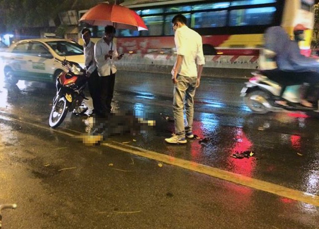 Xe khach 45 cho bo chay sau khi tong chet nguoi hinh anh