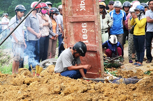 Chon voi nan nhan bi tai nan: Ly giai thieu thuyet phuc hinh anh