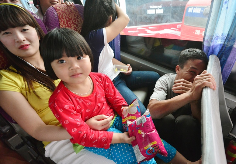 Xu phat hang chuc xe 'nhoi' khach ve que nghi le 30/4 hinh anh