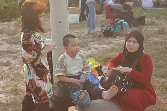 Xe khach TP HCM - PnomPenh lao xuong doc nui tai Campuchia hinh anh