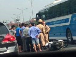 Xe may tong CSGT bat tinh tren duong hinh anh