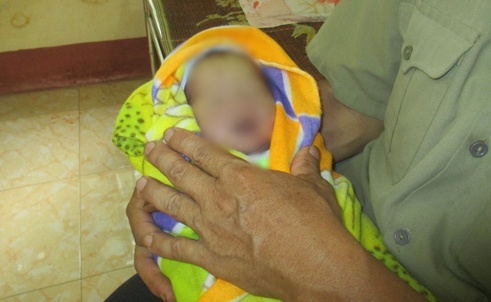 Se mo tu thi chau be 13 ngay tuoi tim nguyen nhan tu vong hinh anh