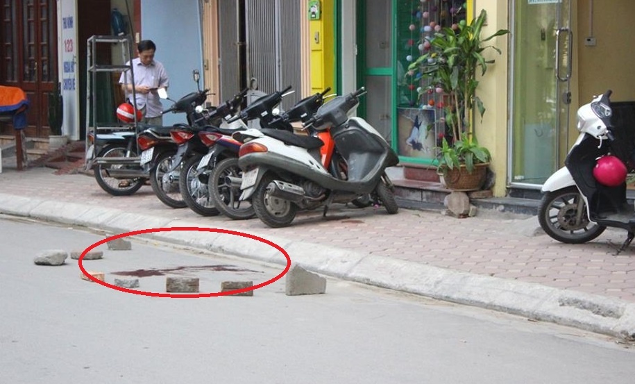 Nu sinh roi tu tang 3 xuong dat hinh anh