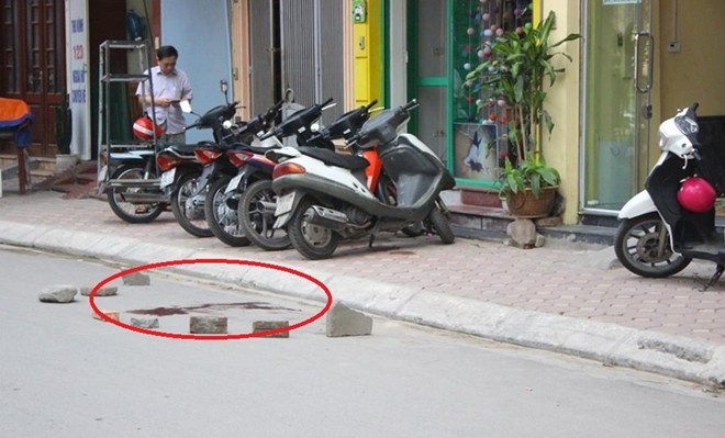 Nu sinh roi tu tang 3 xuong dat da tu vong hinh anh