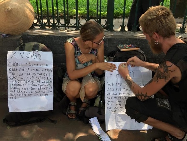 Khach nuoc ngoai bao bi cuop 400 USD o Ha Noi hinh anh