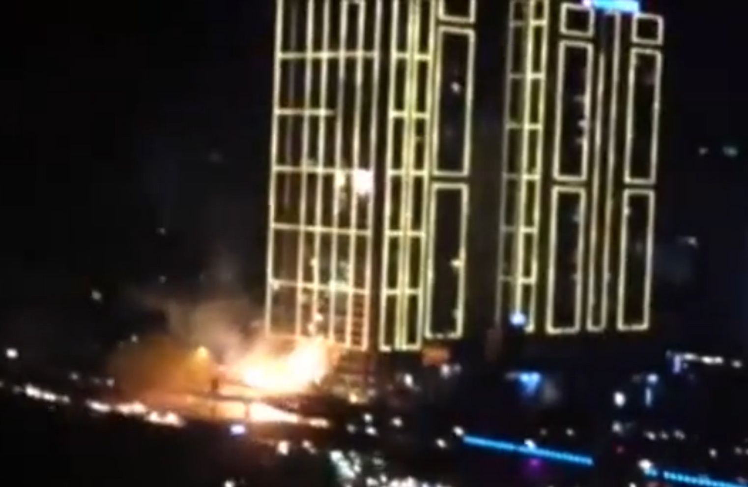 No lon truoc cao oc 40 tang, nguoi dan thao chay hinh anh