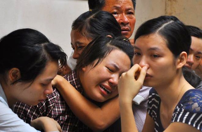 Bat luc vi khong cuu noi bo me va gia dinh em trai hinh anh