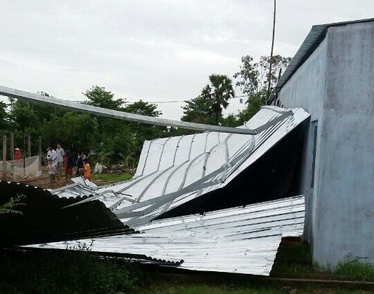 ​Mua gio lam toc mai 13 can nha, 3 nguoi bi thuong hinh anh