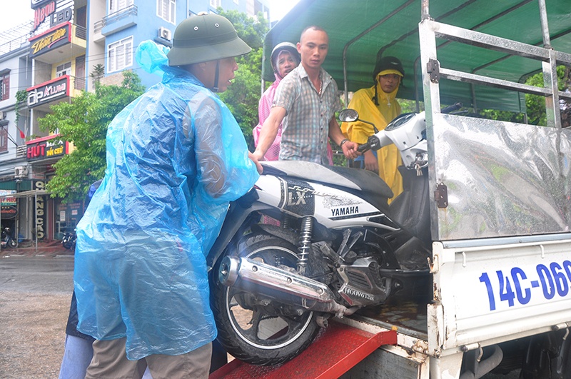 Cam cau Bai Chay do anh huong cua bao Kujira hinh anh