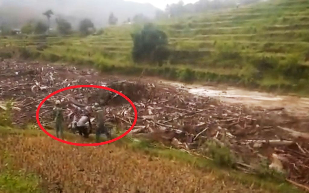 Chay cat ngang dong lu quet de mot go hinh anh