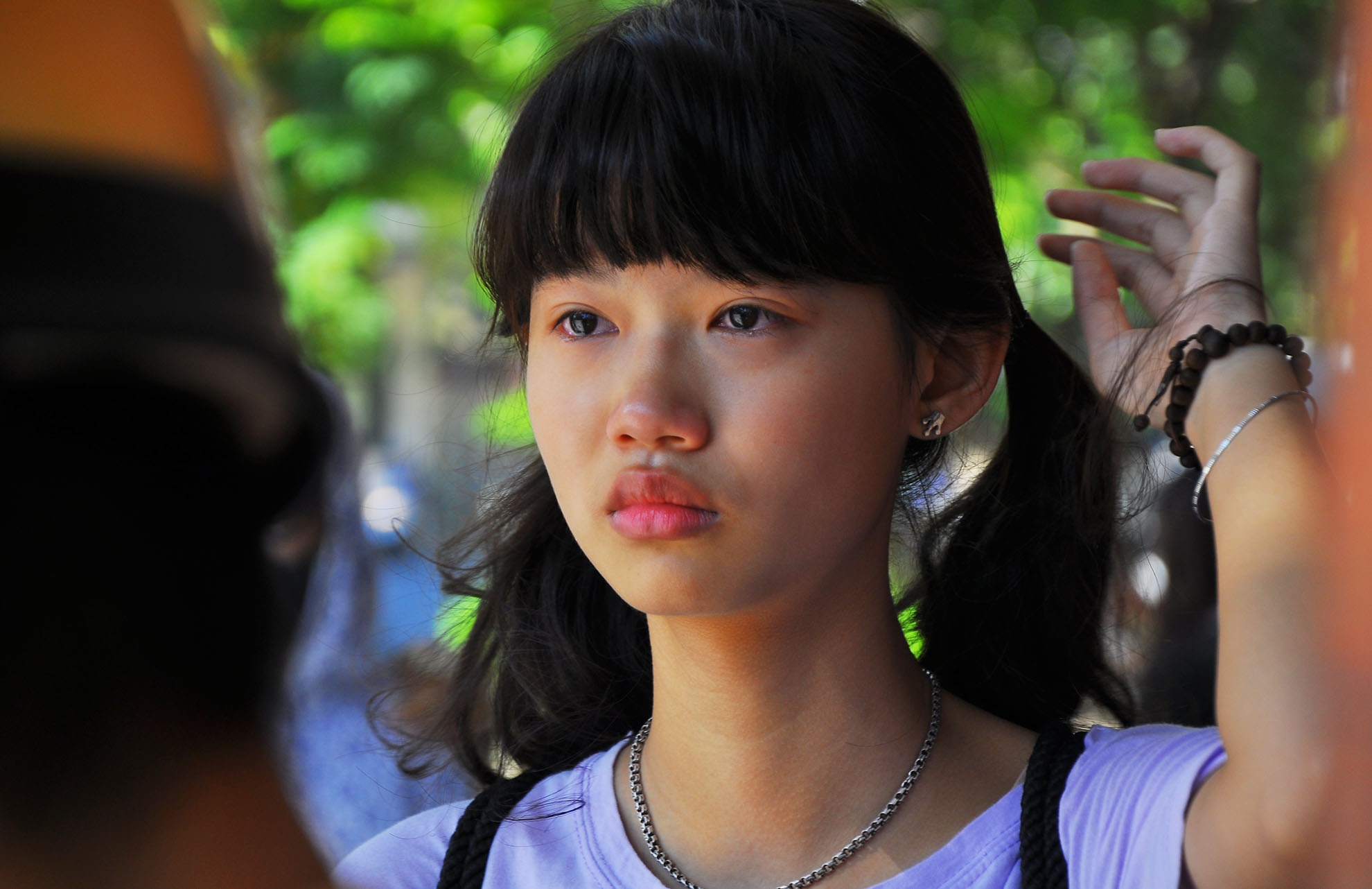 Nu sinh suyt khoc khi bi CSGT dung xe hinh anh