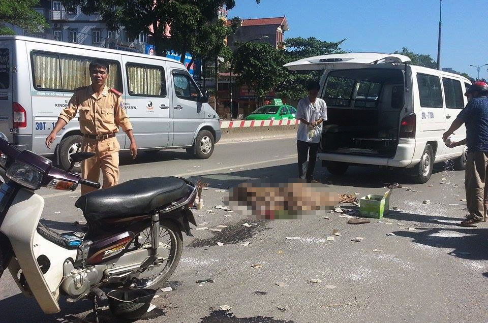 Bi xe cho rac can qua, nguoi dan ong tu vong hinh anh