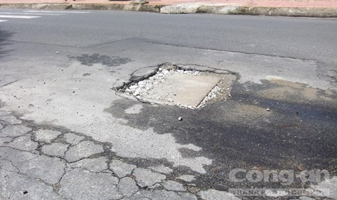 Mat duong pho nui ‘bien dang’ hinh anh