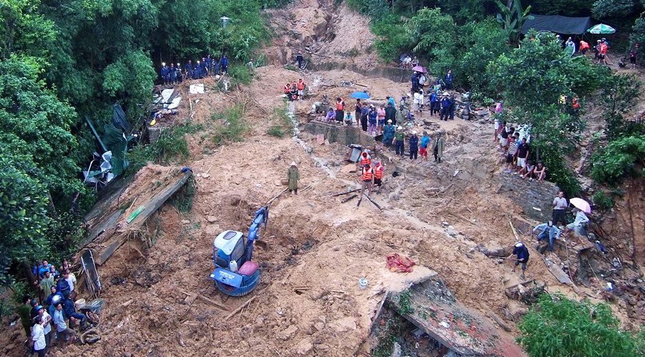 2.000 nguoi cuu ho trong mua lu o Quang Ninh hinh anh