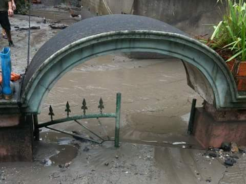 Hang trieu m3 bun tan cong, dan Cam Pha di doi hinh anh