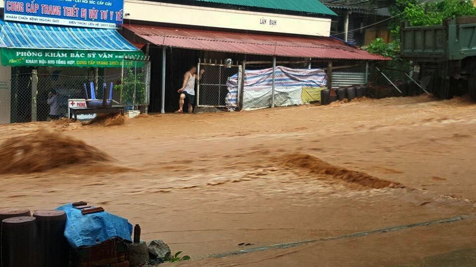 Mua lu tan cong Lang Son hinh anh