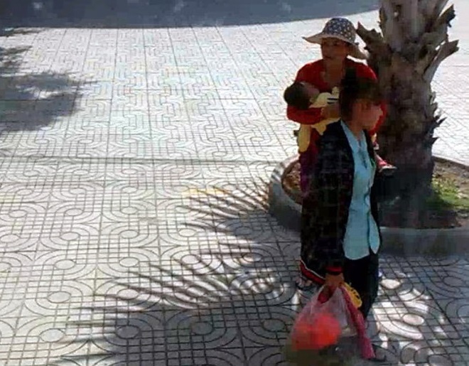 Dinh chi tai xe xe buyt chui, duoi hanh khach hinh anh