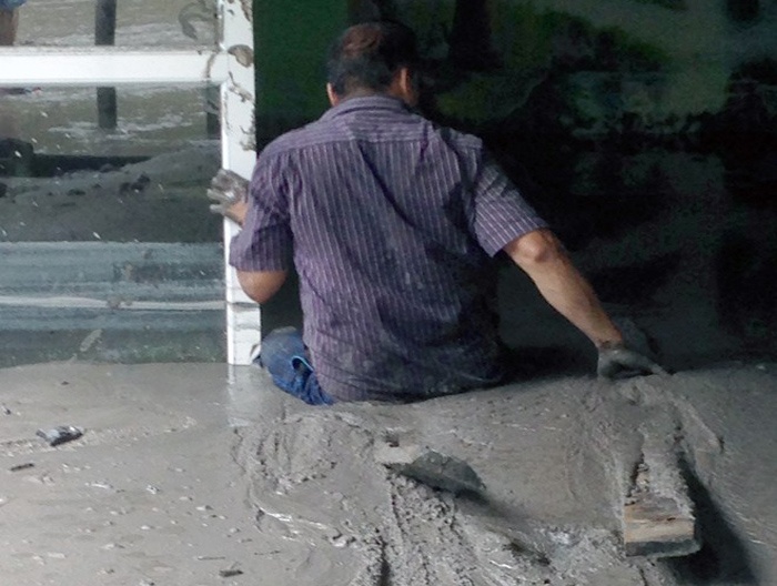 Nguoi dan loi bun ve nha bi vui lap o Quang Ninh hinh anh