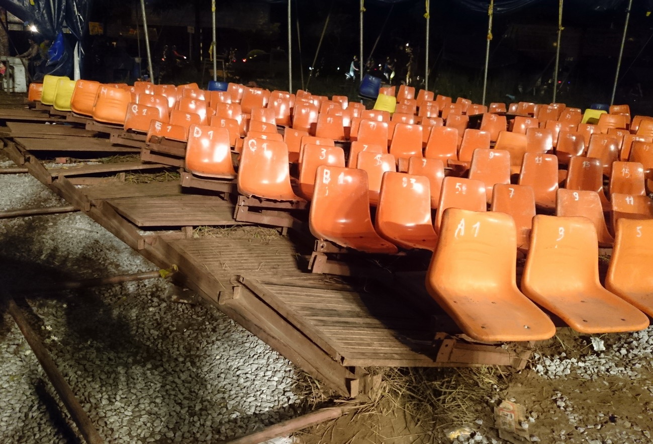 Rap xiec suc chua 1.000 nguoi sap do mua lon nhieu ngay hinh anh