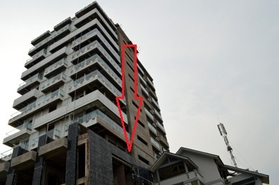 Sap gian giao, 3 nguoi roi tu tang 11 xuong dat hinh anh