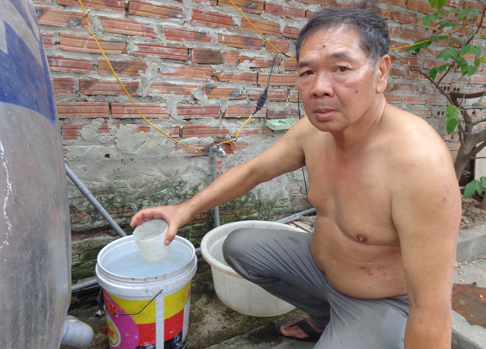 Mat nuoc sach 5 ngay, nguoi dan thu do khon don hinh anh