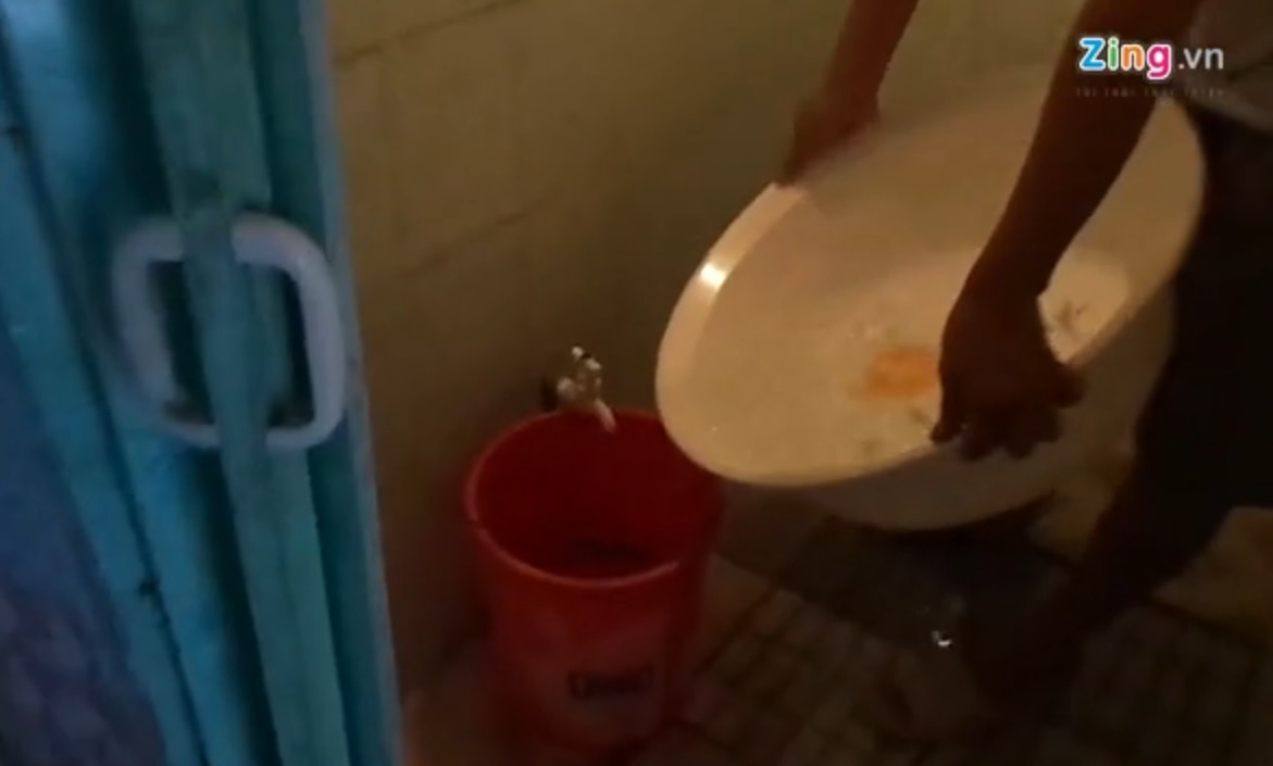 Nguoi dan thu do khat nuoc sach hinh anh