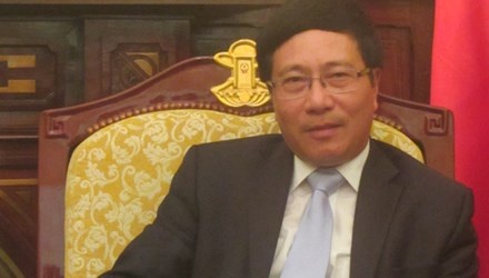 Tranh bi mac ca tren lung, xung dot voi lang gieng hinh anh