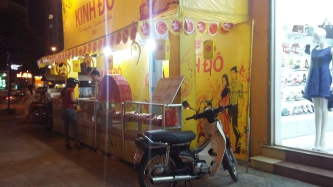 Truy trach nhiem neu cap phep ban banh trung thu tren via he hinh anh