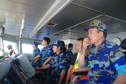 Nhung nguoi thuc thi phap luat tren bien hinh anh