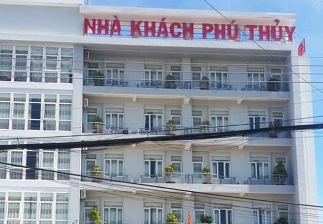 Co gai rot lau tu vong tai nha khach Phu Thuy, Phan Thiet hinh anh