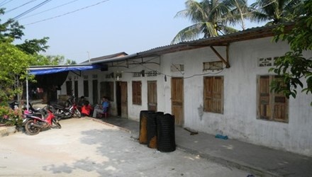 Doi tinh nhan chet trong tu the treo co o phong tro hinh anh