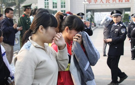 Giai cuu 1 phu nu Viet Nam bi nhot o Trung Quoc hinh anh