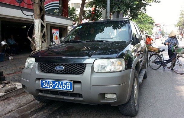 Tai xe co thu tren xe bien xanh bi phat toi da 5,4 trieu hinh anh