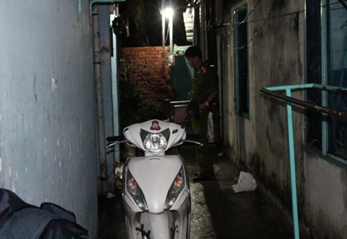 Nu cong nhan chet loa the trong can phong tro khoa cua hinh anh