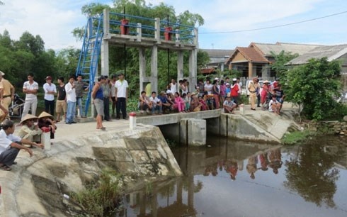 Phat hien thi the be trai 9 tuoi noi tren kenh hinh anh