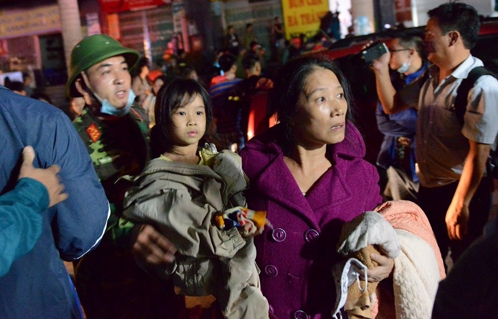 'Tieng no don dap o tang ham, moi nguoi chen chuc chay' hinh anh