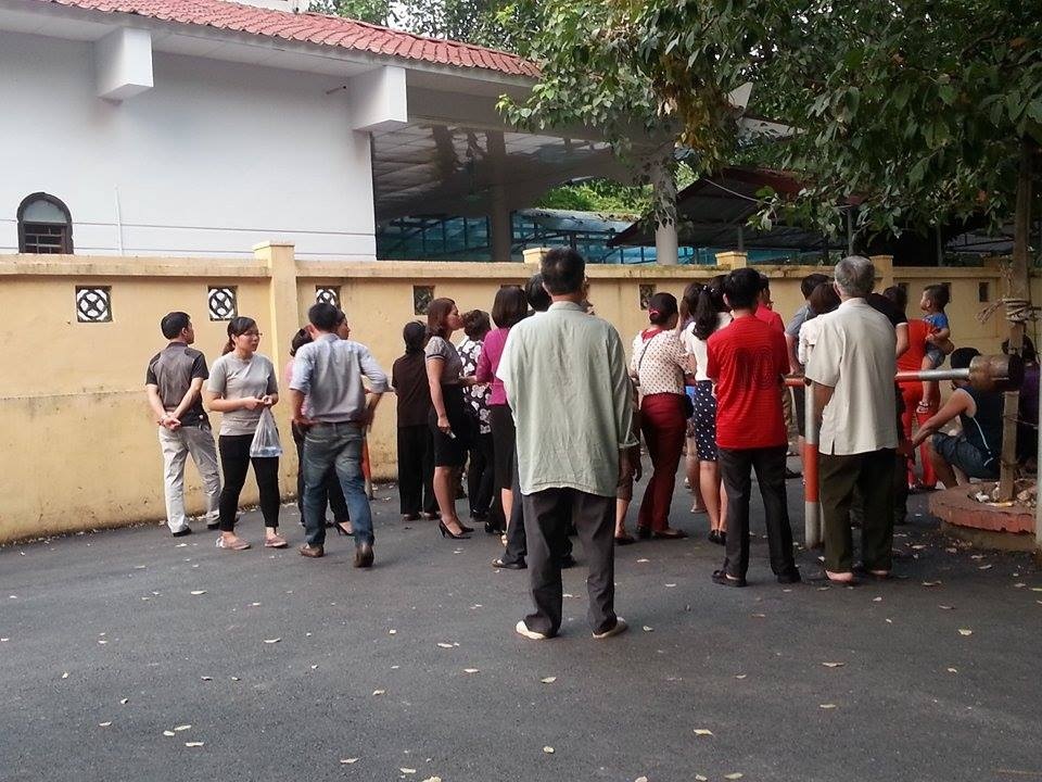 Be 12 tuoi tu vong o khuon vien chung cu hinh anh