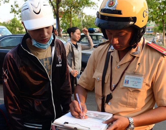 Se nop tien phat vi pham giao thong qua ngan hang hinh anh