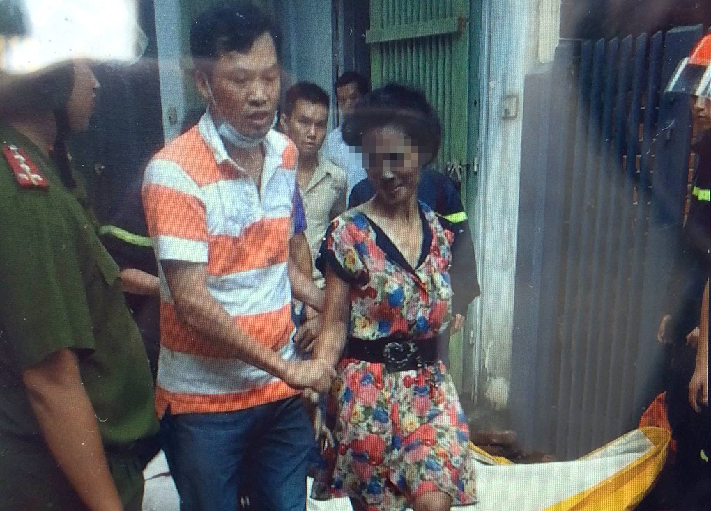Nguoi phu nu doi 'chet mot minh' trong ngoi nha boc chay hinh anh