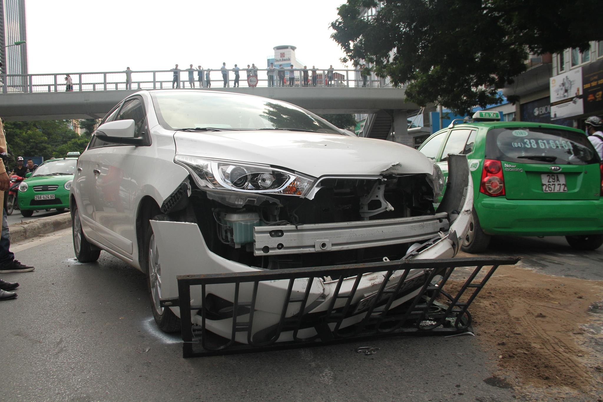 Xe hop huc do rao chan, 4 xe may do rap tren pho hinh anh