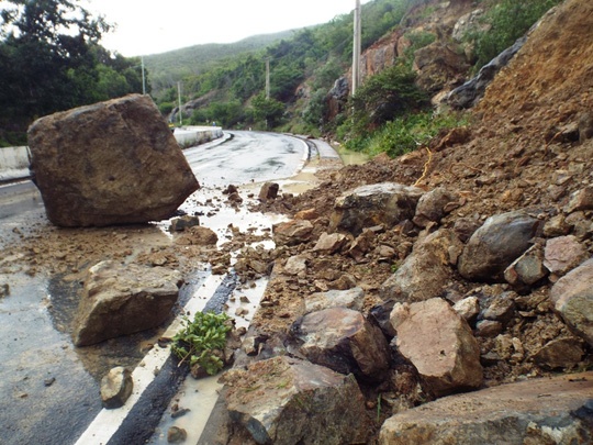 Da lo chan nua duong di san bay Cam Ranh hinh anh