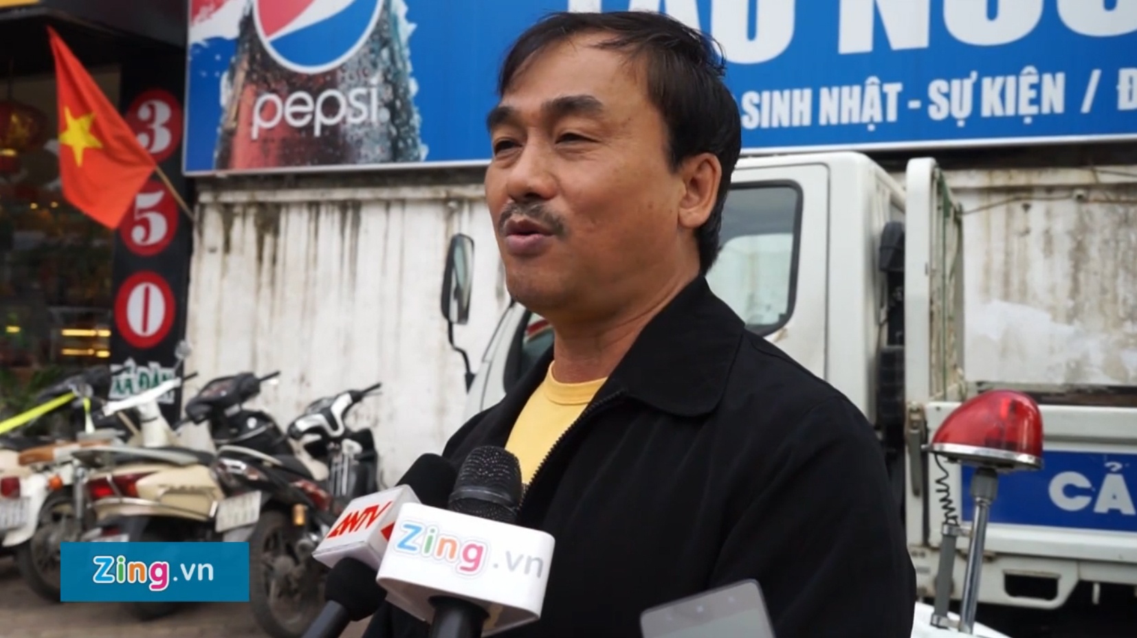 Tai xe phan ung voi chung cu xu phat cua canh sat hinh anh